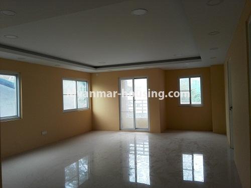 ミャンマー不動産 - 賃貸物件 - No.3973 - Wide space room for rent in Golden Crown Condo. - View of the Living room