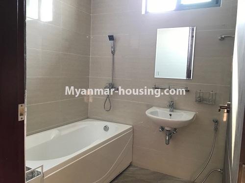 ミャンマー不動産 - 賃貸物件 - No.4330 - Lamin Luxury Condo room for rent in Hlaing! - bathroom