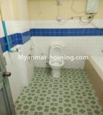 ミャンマー不動産 - 賃貸物件 - No.4638 - Furnished Wizaya Plaza Room for rent in Sanchaung! - master bedroom bathroom