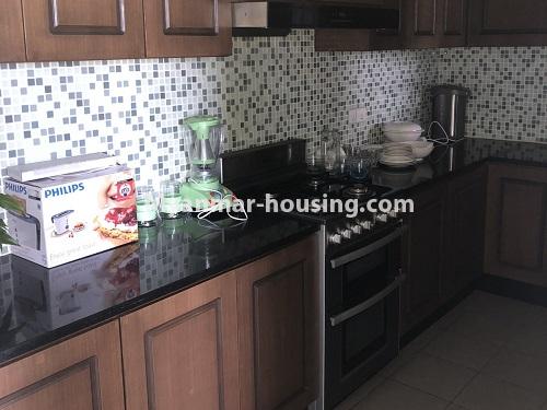 ミャンマー不動産 - 賃貸物件 - No.4640 - Duplex 2 bedrooms Top floor  Star City Condo room for rent in Thanlyin! - kitchen view