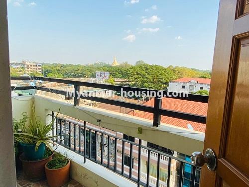 ミャンマー不動産 - 賃貸物件 - No.4641 - A lovely condominium room for rent near Myaynigone City Mart! - Shwedagon Pagoda view from balcony