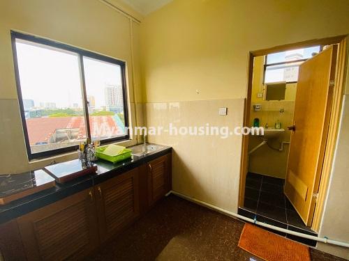 ミャンマー不動産 - 賃貸物件 - No.4641 - A lovely condominium room for rent near Myaynigone City Mart! - kitchen view