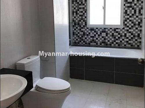 ミャンマー不動産 - 賃貸物件 - No.4653 - Furnished Twin Centro Condominium room for rent in Sanchaung! - bathroom view