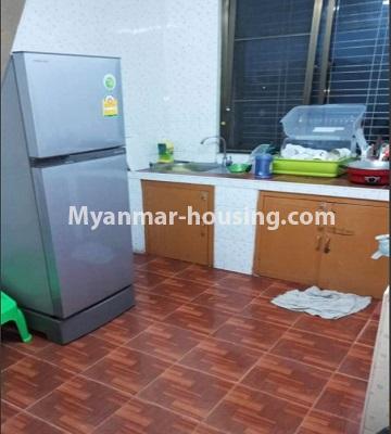 ミャンマー不動産 - 賃貸物件 - No.4713 - 3BHK apartment in Shwe Ohn Pin Housing, Yankin! - kitchen view