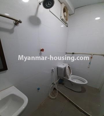 ミャンマー不動産 - 賃貸物件 - No.4729 - Furnished two bedroom mini condominium room for rent near Myaynigone, Sanchaung! - bathroom view