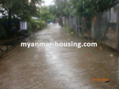 缅甸房地产 - 出售物件 - No.1020 - Landed hooues to sell in Kamaryut Township! - view of the street.