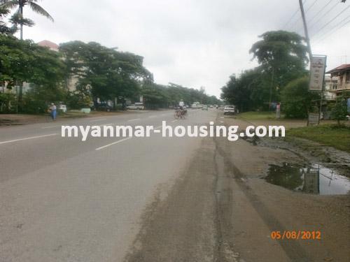 缅甸房地产 - 出售物件 - No.1445 - Landed house to sell in South Okkalapa Township ! - View of the street.