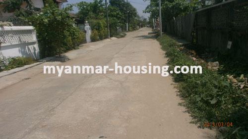 ミャンマー不動産 - 売り物件 - No.1758 - A new landhouse for sale in Tharketa Township! - View of the road.