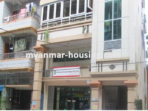 ミャンマー不動産 - 売り物件 - No.2100 - Nice apartment for sale in Sanchaung ! - View of the  front.