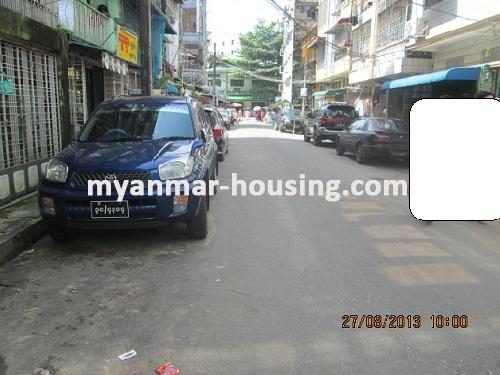 ミャンマー不動産 - 売り物件 - No.2100 - Nice apartment for sale in Sanchaung ! - View of the street.