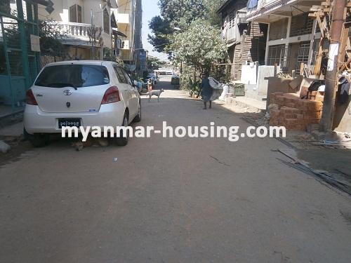 ミャンマー不動産 - 売り物件 - No.2464 - An apartment for sale in Kyee Myin Daing! - View of the street.