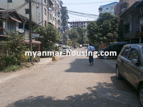 缅甸房地产 - 出售物件 - No.2476 - An apartment for sale in Kyee Myin Daing! - View of the road.