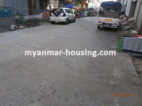 缅甸房地产 - 出售物件 - No.2512 - Located close to Dagon Center area this apartment for sale! - View of the road.