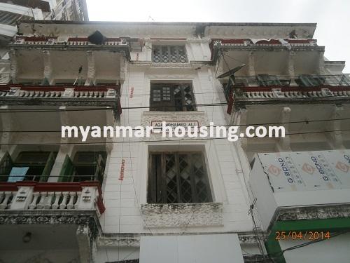 缅甸房地产 - 出售物件 - No.2562 - An apartment for sale in downtown! - View of the building.