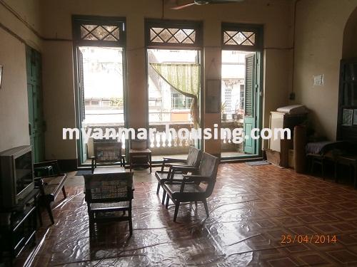 缅甸房地产 - 出售物件 - No.2562 - An apartment for sale in downtown! - View of the living room.