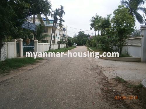 ミャンマー不動産 - 売り物件 - No.2614 - Spacious house decorated in calm and quiet area! - View of the road.