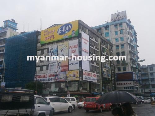 ミャンマー不動産 - 売り物件 - No.2725 - Condo for sale near main road! - View of the building.