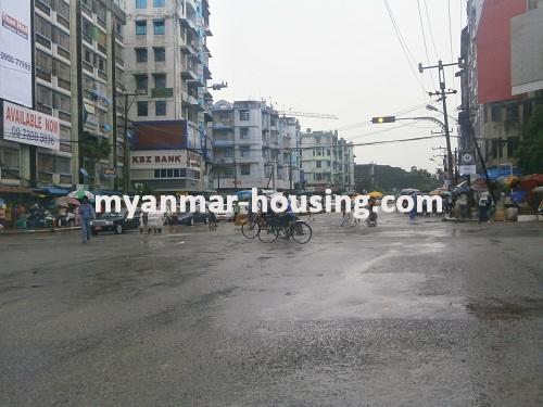 ミャンマー不動産 - 売り物件 - No.2725 - Condo for sale near main road! - View of the road.