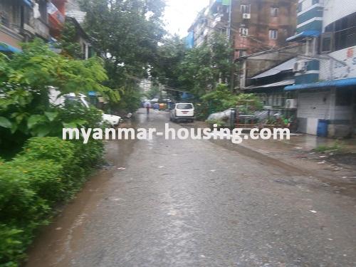 ミャンマー不動産 - 売り物件 - No.2729 - Hong kong type apartment available in Mingalar Taung Nyunt! - View of the street.